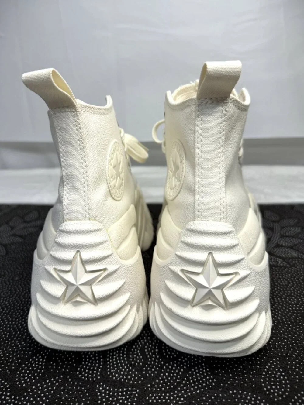 Converse Run Star Motion White Chunky Platform Sneakers Men's Size 7/Women's 8.5